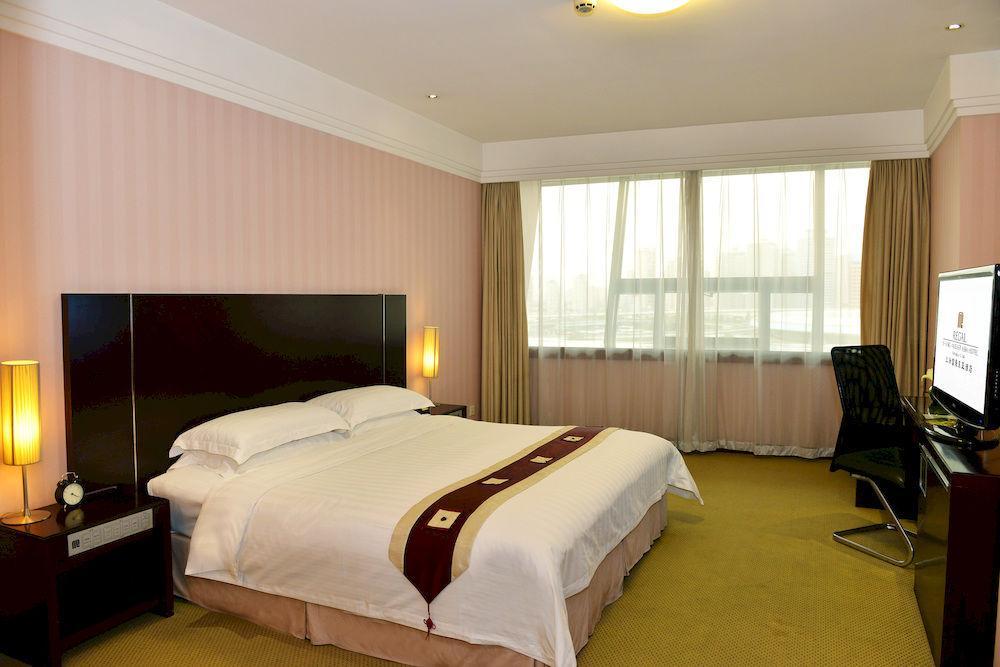 Regal East Hotel 4*